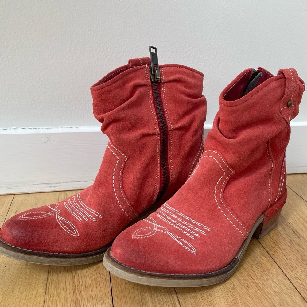 SUNDANCE boots / more like a 7.5